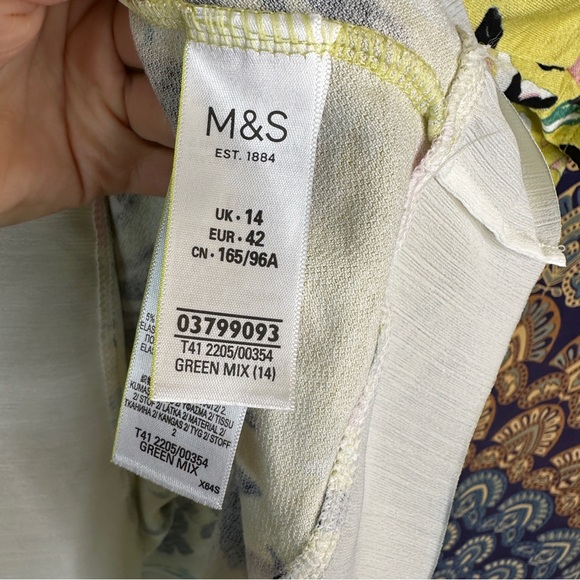 🦋5/20$🦋 M&S floral blouse - Picture 7 of 10